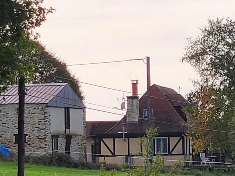 Studio L'Audrerie. Saint-Pardoux-Corbier Exteriör bild